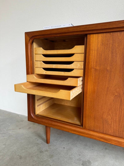 
                  
                    Vintage highboard ronde hoek teak - LOUI.STORE
                  
                