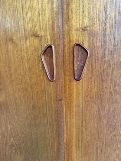 
                  
                    Vintage highboard ronde hoek teak - LOUI.STORE
                  
                