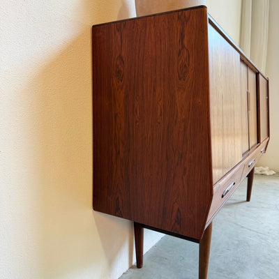 
                  
                    Vintage highboard schuifdeuren en lades palissander - LOUI
                  
                