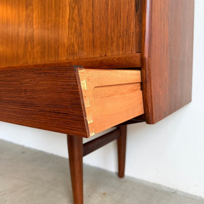 
                  
                    Vintage highboard schuifdeuren en lades palissander - LOUI
                  
                