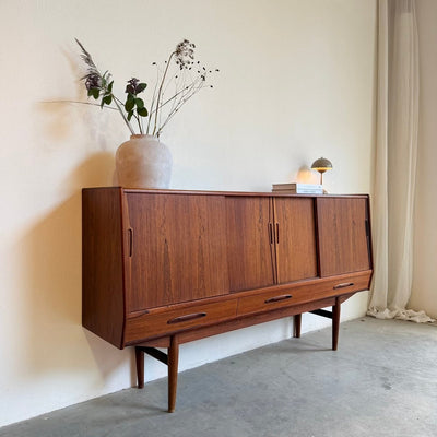 
                  
                    Vintage highboard schuifdeuren en lades palissander - LOUI
                  
                