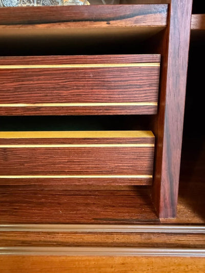 
                  
                    Vintage highboard schuifdeuren en lades palissander - LOUI
                  
                