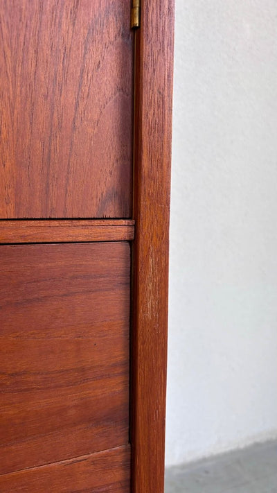 
                  
                    Vintage highboard smal teak - LOUI.STORE
                  
                