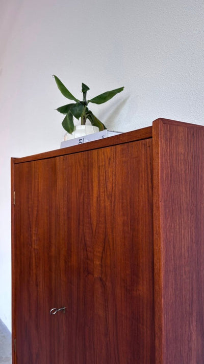 
                  
                    Vintage highboard smal teak - LOUI.STORE
                  
                