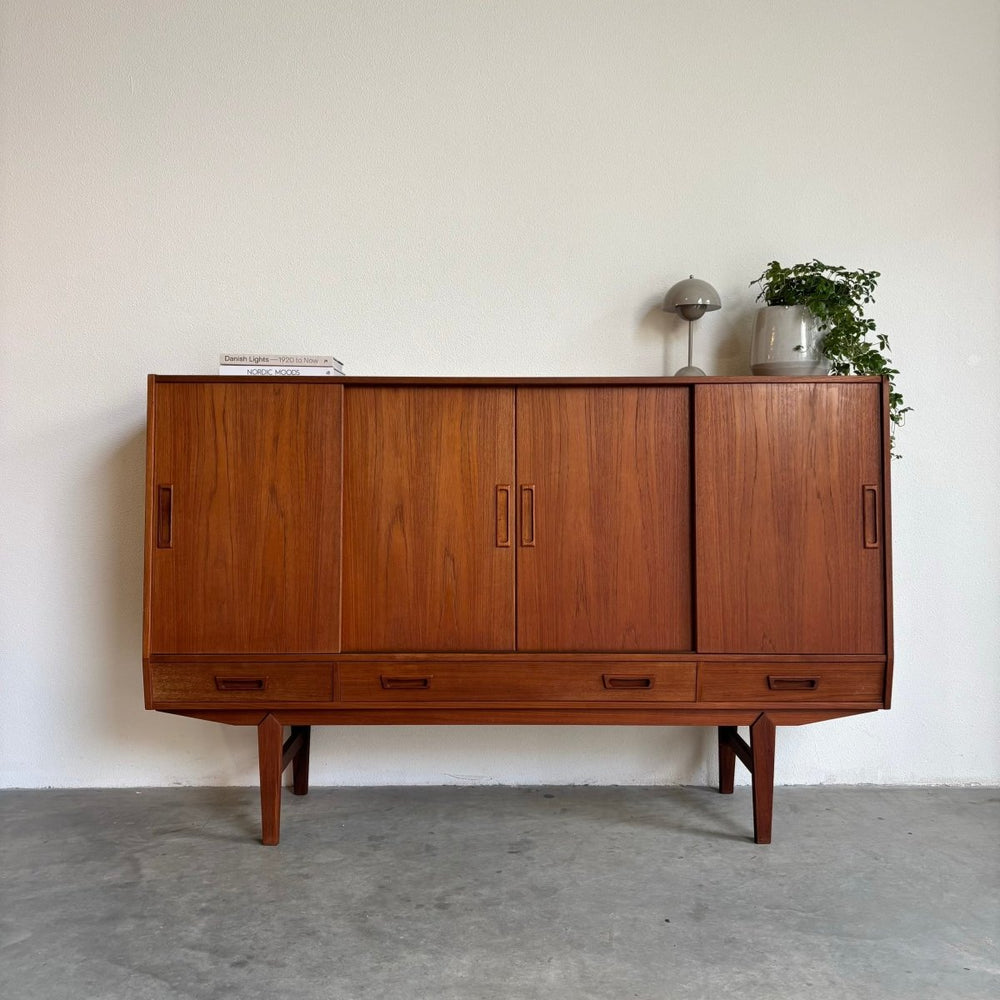 Vintage highboard teak 4 schuifdeurtjes + lades - LOUI.STORE