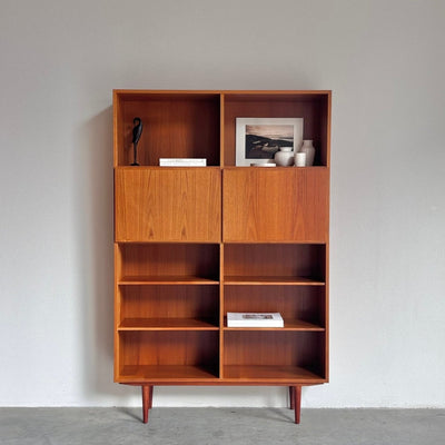 
                  
                    Vintage hoge (187cm) boekenkast Omann Jun teak - LOUI
                  
                
