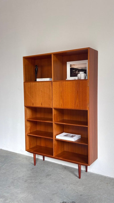 
                  
                    Vintage hoge (187cm) boekenkast Omann Jun teak - LOUI
                  
                