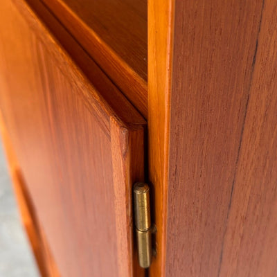 
                  
                    Vintage hoge (187cm) boekenkast Omann Jun teak - LOUI
                  
                