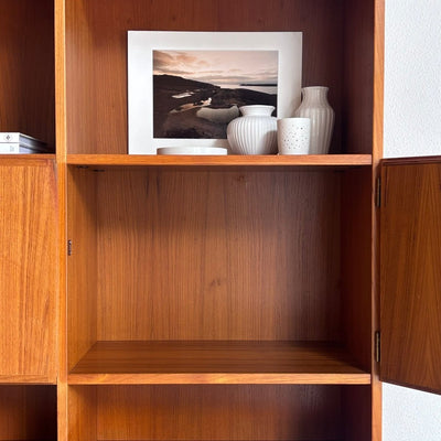 
                  
                    Vintage hoge (187cm) boekenkast Omann Jun teak - LOUI
                  
                