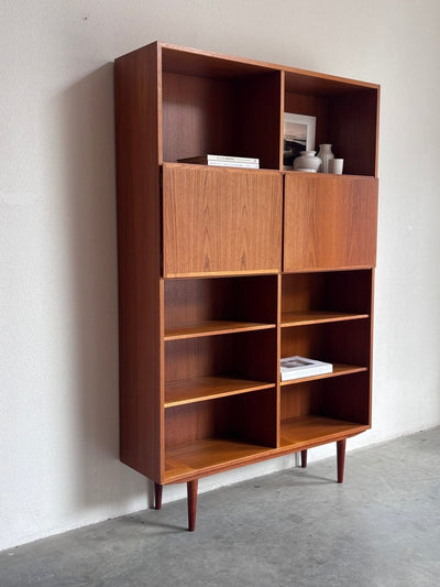 
                  
                    Vintage hoge (187cm) boekenkast Omann Jun teak - LOUI
                  
                