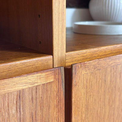 
                  
                    Vintage hoge (187cm) boekenkast Omann Jun teak - LOUI
                  
                