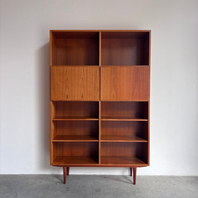 
                  
                    Vintage hoge (187cm) boekenkast Omann Jun teak - LOUI
                  
                