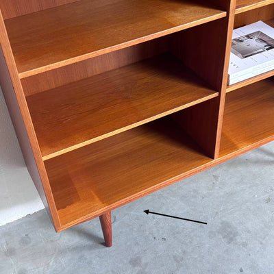 
                  
                    Vintage hoge (187cm) boekenkast Omann Jun teak - LOUI
                  
                