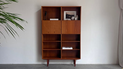
                  
                    Vintage hoge (187cm) boekenkast Omann Jun teak - LOUI
                  
                