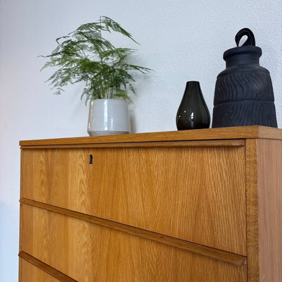 
                  
                    Vintage hoge Deense ladekast 6* eiken - LOUI.STORE
                  
                