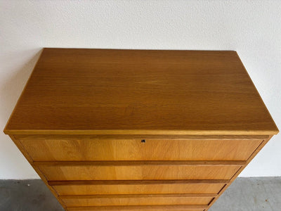 
                  
                    Vintage hoge Deense ladekast 6* eiken - LOUI.STORE
                  
                