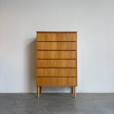 
                  
                    Vintage hoge Deense ladekast 6* eiken - LOUI.STORE
                  
                