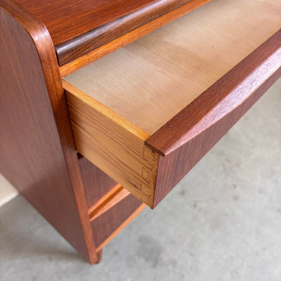 
                  
                    Vintage hoog secretaire - bureau met lades in teak - LOUI
                  
                