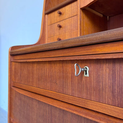 
                  
                    Vintage hoog secretaire - bureau met lades in teak - LOUI
                  
                