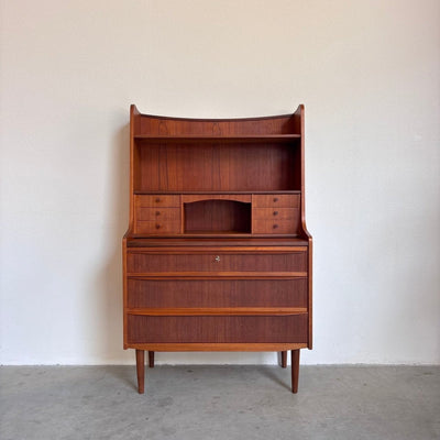 
                  
                    Vintage hoog secretaire - bureau met lades in teak - LOUI
                  
                