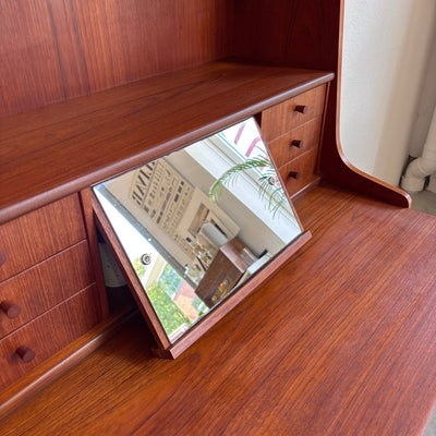 
                  
                    Vintage hoog secretaire - bureau met lades in teak - LOUI
                  
                