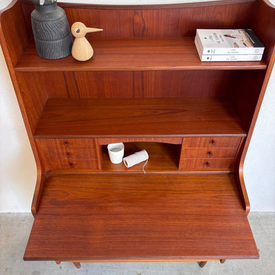 
                  
                    Vintage hoog secretaire - bureau met lades in teak - LOUI
                  
                
