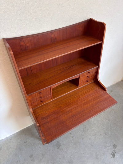 
                  
                    Vintage hoog secretaire - bureau met lades in teak - LOUI
                  
                