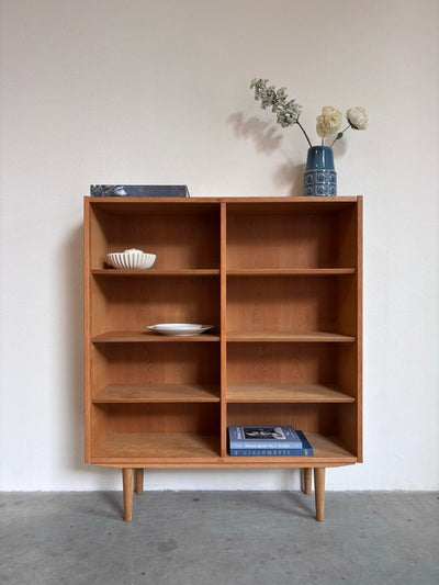 
                  
                    Vintage Hundevad boekenkast eiken S - LOUI.STORE
                  
                