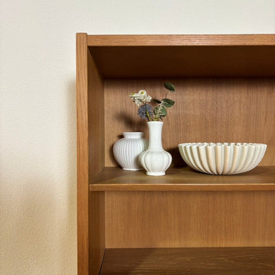 
                  
                    Vintage Hundevad boekenkast hoog & smal eiken - LOUI.STORE
                  
                