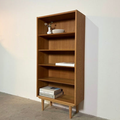 Vintage Hundevad boekenkast hoog & smal eiken - LOUI.STORE