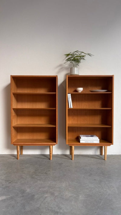 
                  
                    Vintage Hundevad boekenkast smal - LOUI.STORE
                  
                