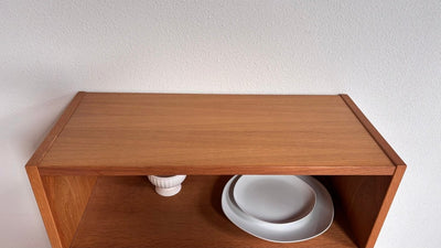 
                  
                    Vintage Hundevad boekenkast smal - LOUI.STORE
                  
                