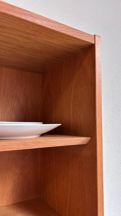 
                  
                    Vintage Hundevad boekenkast smal - LOUI.STORE
                  
                