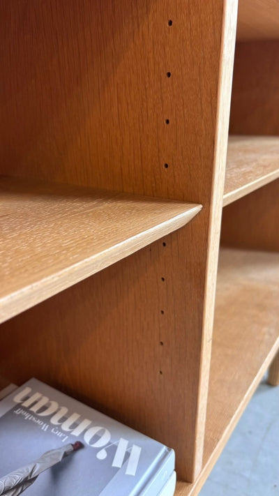 
                  
                    Vintage Hundevad boekenkast vinyl eiken - LOUI.STORE
                  
                