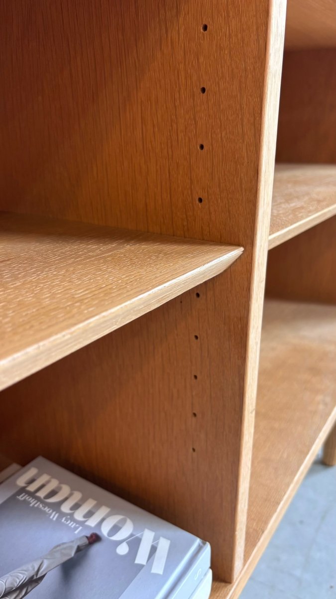 
                  
                    Vintage Hundevad boekenkast vinyl eiken - LOUI.STORE
                  
                