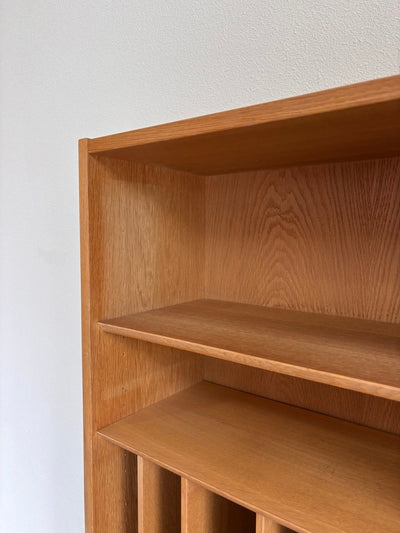 
                  
                    Vintage Hundevad boekenkast vinyl eiken - LOUI.STORE
                  
                