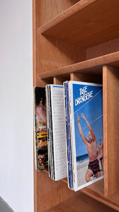 
                  
                    Vintage Hundevad boekenkast vinyl eiken - LOUI.STORE
                  
                