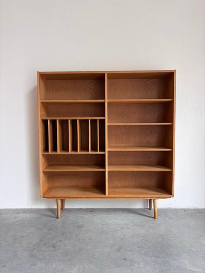 
                  
                    Vintage Hundevad boekenkast vinyl eiken - LOUI.STORE
                  
                