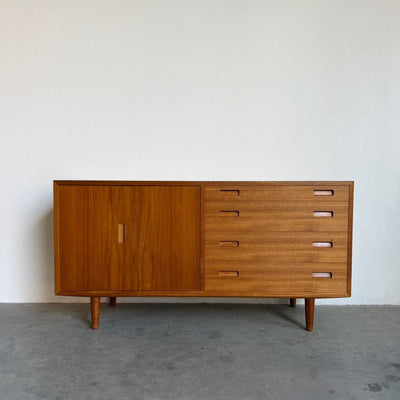 
                  
                    Vintage Hundevad sideboard harmonica deur + lades - LOUI
                  
                