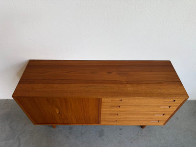 
                  
                    Vintage Hundevad sideboard harmonica deur + lades - LOUI
                  
                