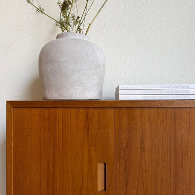 
                  
                    Vintage Hundevad sideboard harmonica deur + lades - LOUI
                  
                