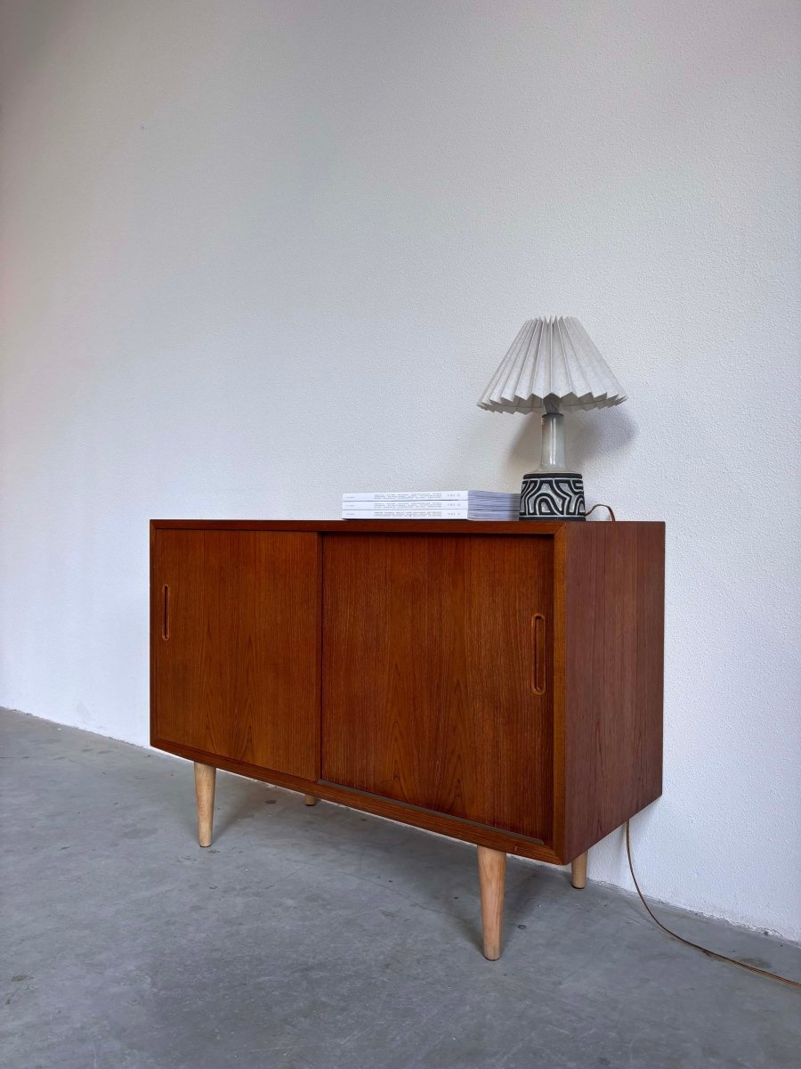 
                  
                    Vintage Hundevad sideboard teak - LOUI.STORE
                  
                