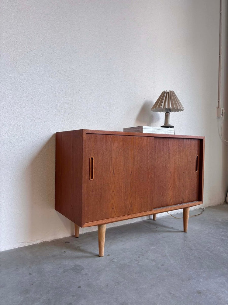 
                  
                    Vintage Hundevad sideboard teak - LOUI.STORE
                  
                