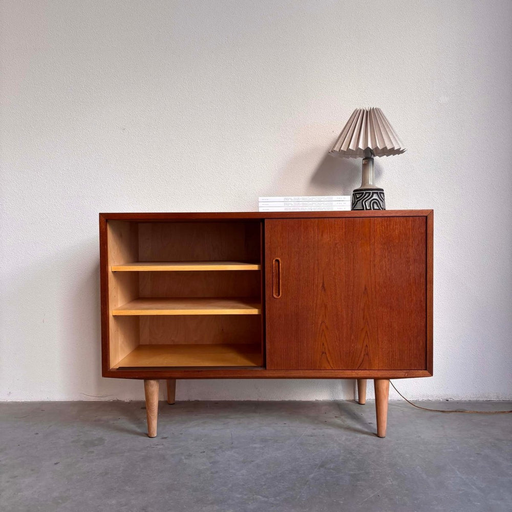 
                  
                    Vintage Hundevad sideboard teak - LOUI.STORE
                  
                