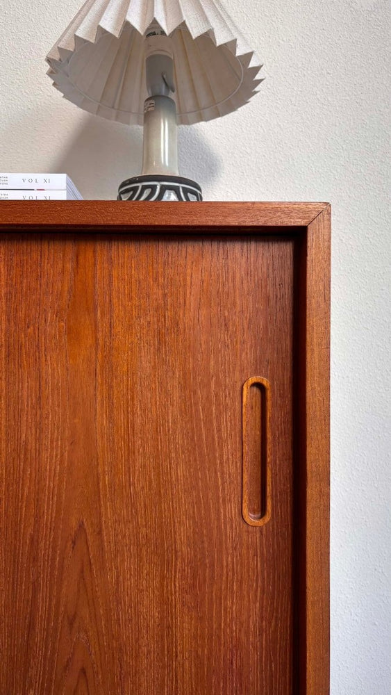 
                  
                    Vintage Hundevad sideboard teak - LOUI.STORE
                  
                