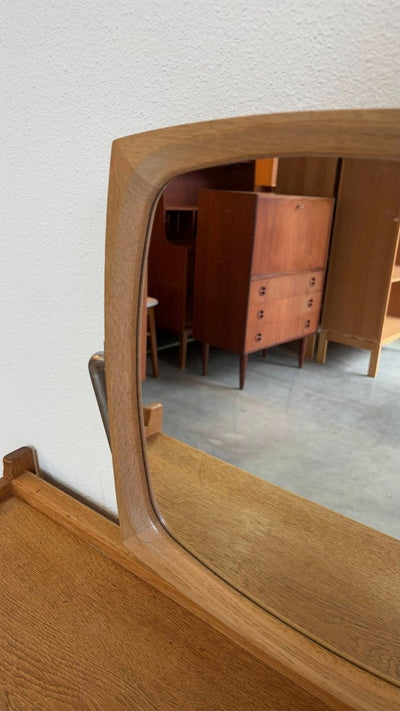 
                  
                    Vintage kaptafel - bureau eiken - LOUI.STORE
                  
                