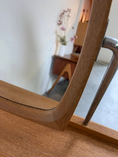 
                  
                    Vintage kaptafel - bureau eiken - LOUI.STORE
                  
                