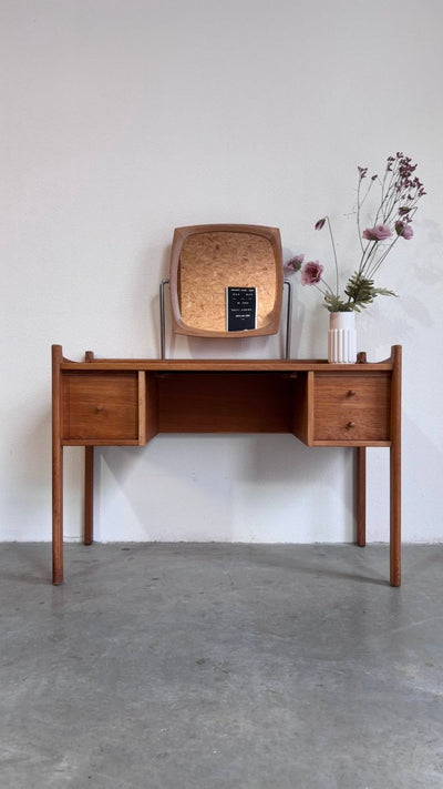 
                  
                    Vintage kaptafel - bureau eiken - LOUI.STORE
                  
                