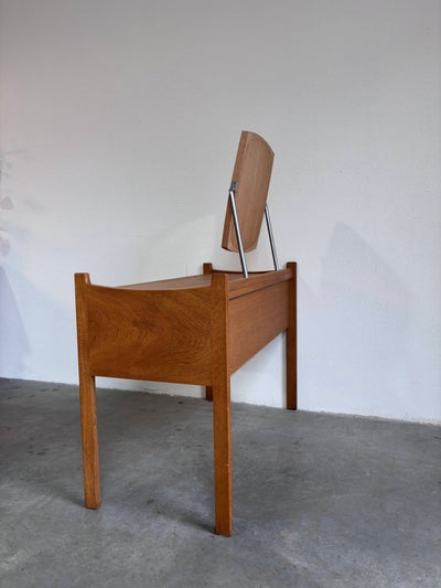 
                  
                    Vintage kaptafel - bureau eiken - LOUI.STORE
                  
                