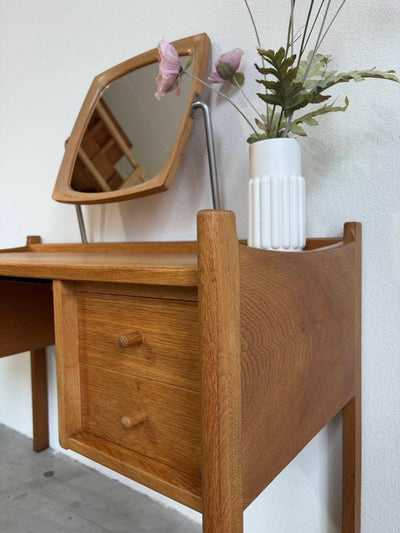 
                  
                    Vintage kaptafel - bureau eiken - LOUI.STORE
                  
                